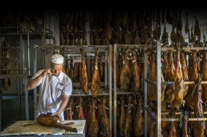 how we make iberico ham